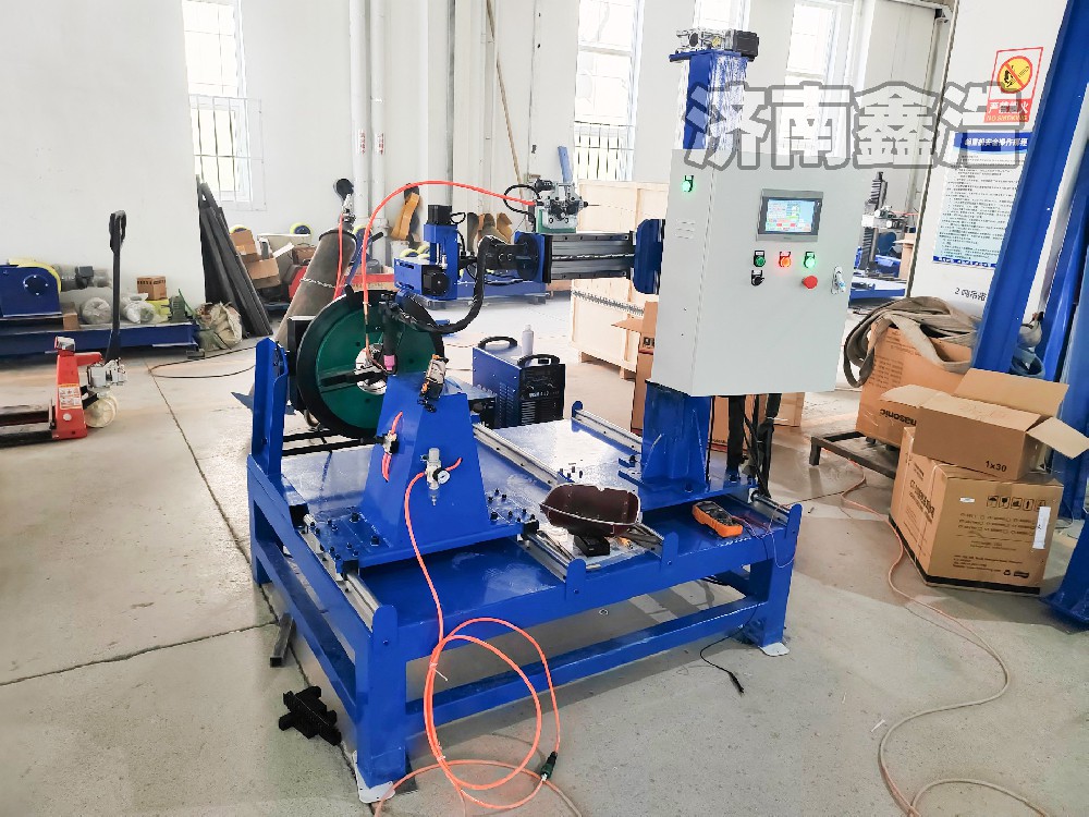鑫浩氬弧自動焊機，智能數(shù)控，運行穩(wěn)定